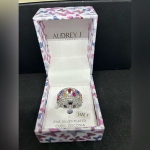 002 JWLRY: Audrey silver ring with cubic zirconia stones size 7